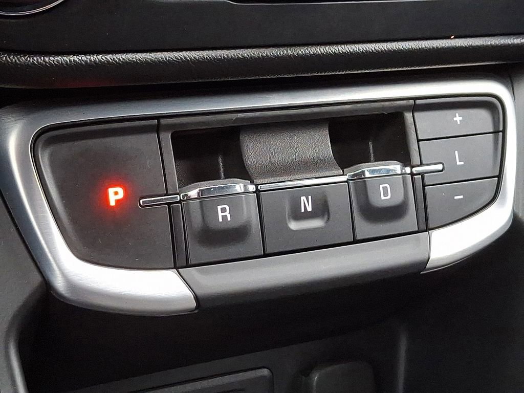 Used 2024 GMC Terrain SLT image 17