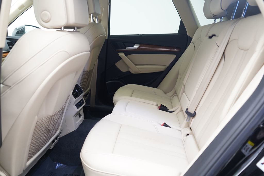 Used 2023 Audi Q5 e Premium Plus w/ Premium Plus Package image 7