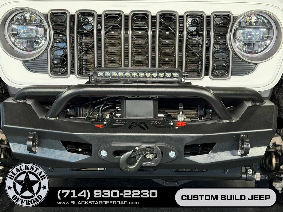 Used 2025 Jeep Wrangler Unlimited Rubicon AWD/4WD image 4