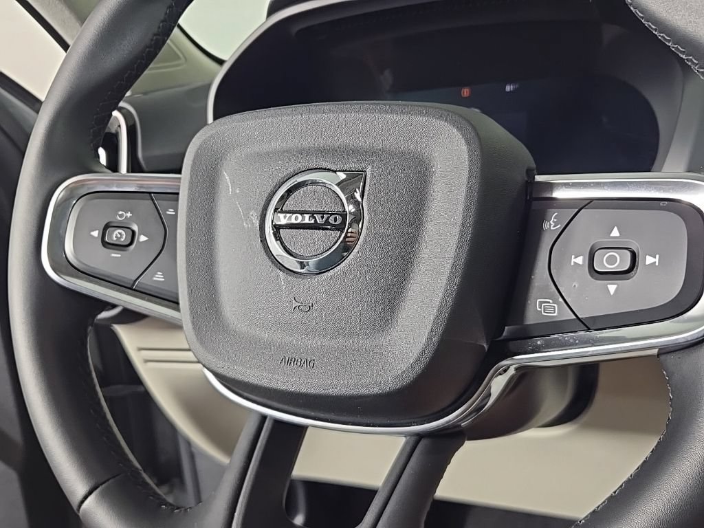 Certified 2026 Volvo XC40 B5 Plus AWD/4WD image 26