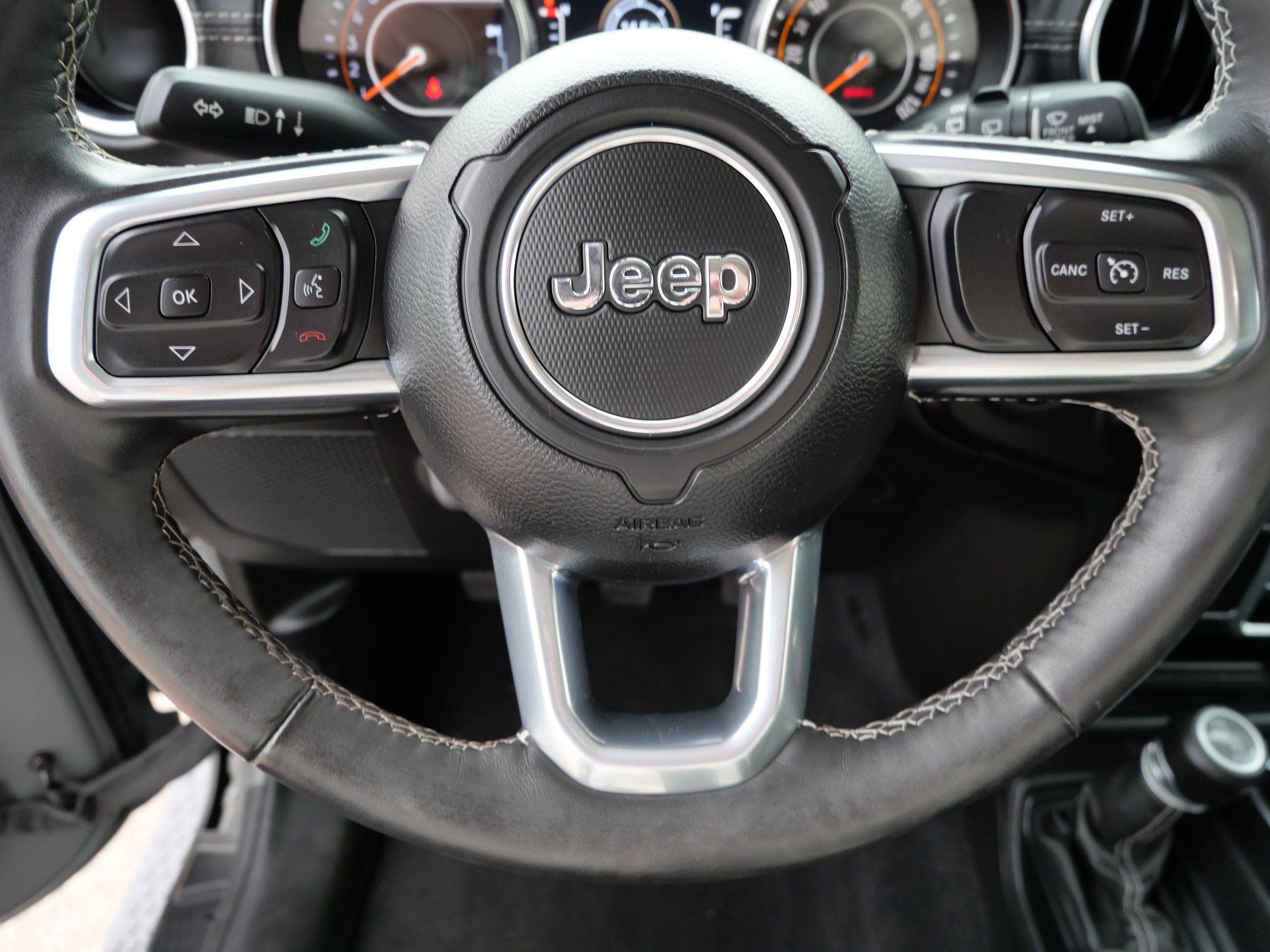 Used 2019 Jeep Wrangler Unlimited Sahara w/ Dual Top Group AWD/4WD image 25