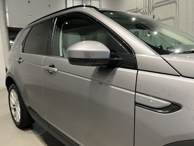 Used 2023 Land Rover Discovery Sport SE image 4
