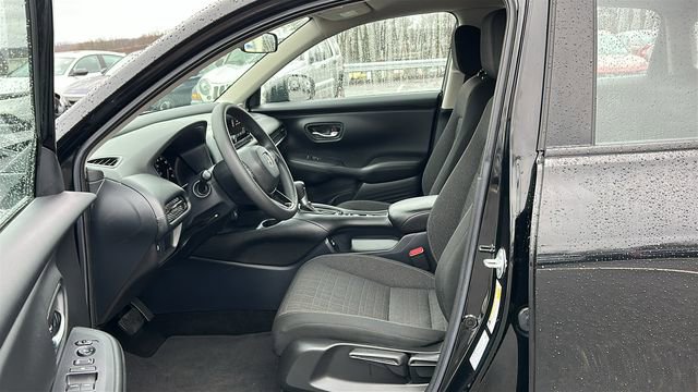 Used 2023 Honda HR-V LX image 9