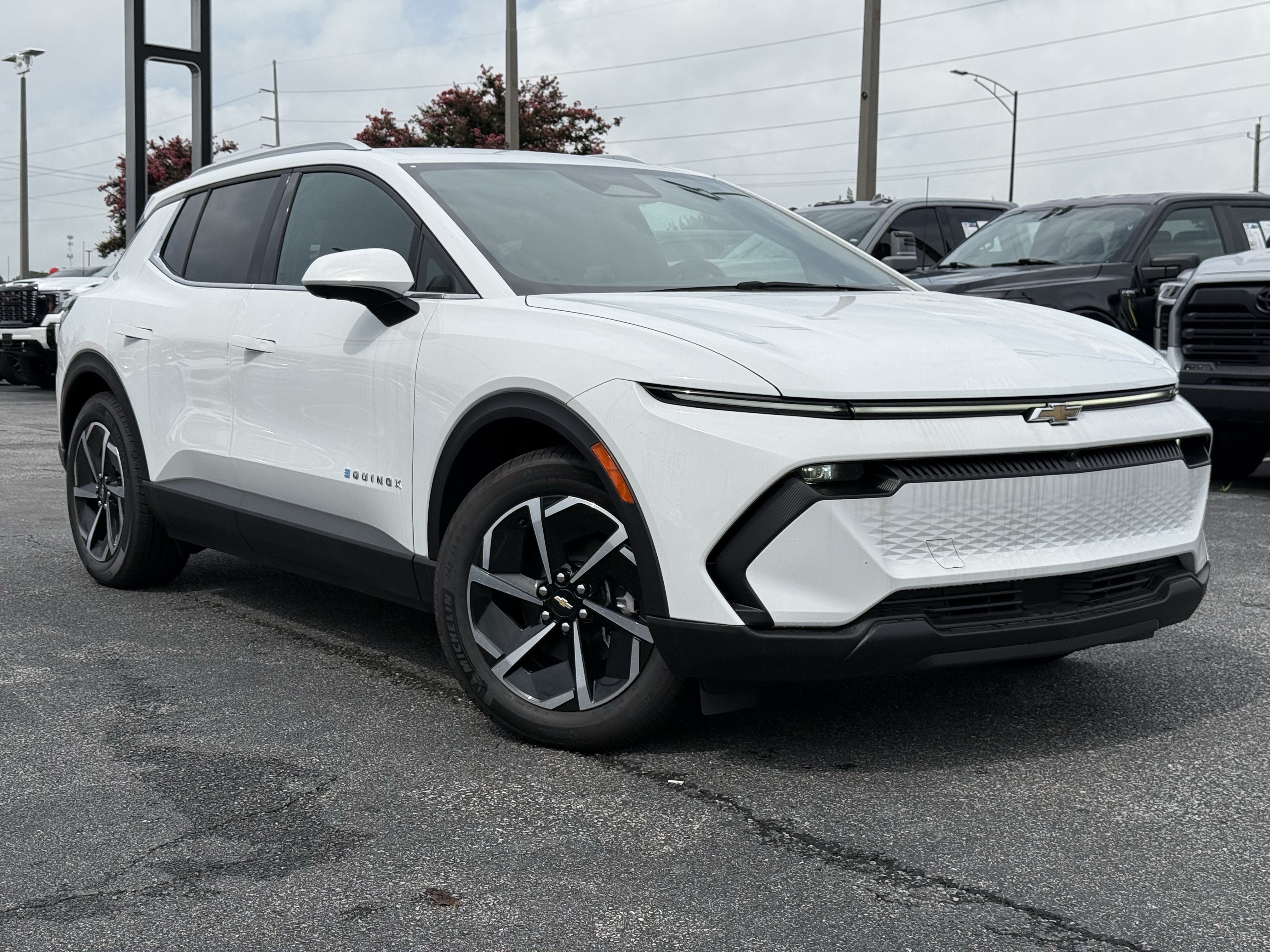 New 2026 Chevrolet Equinox EV LT FWD image 2