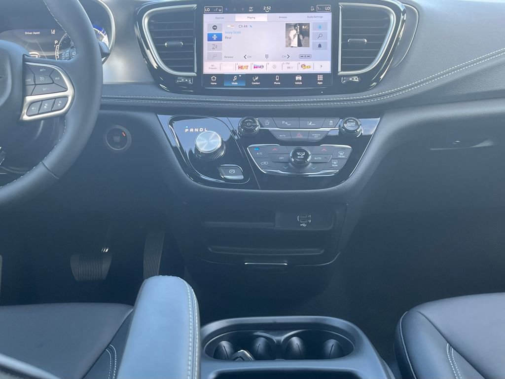 New 2026 Chrysler Pacifica Select image 20