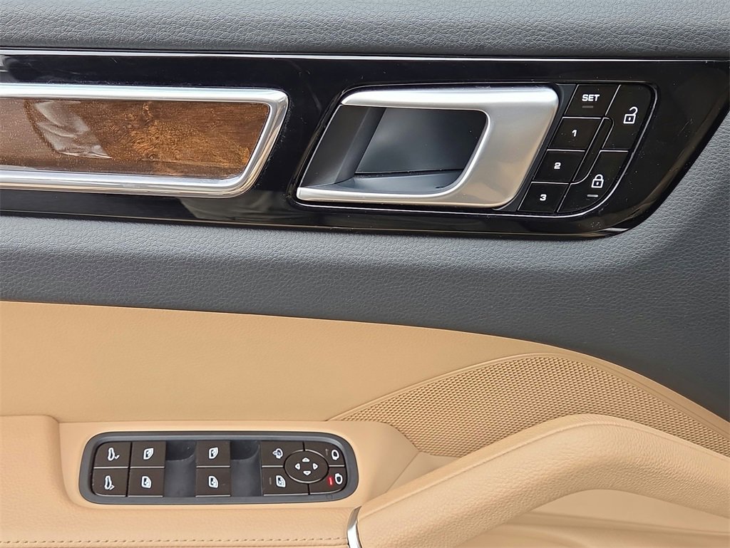 Used 2021 Porsche Cayenne Coupe image 7