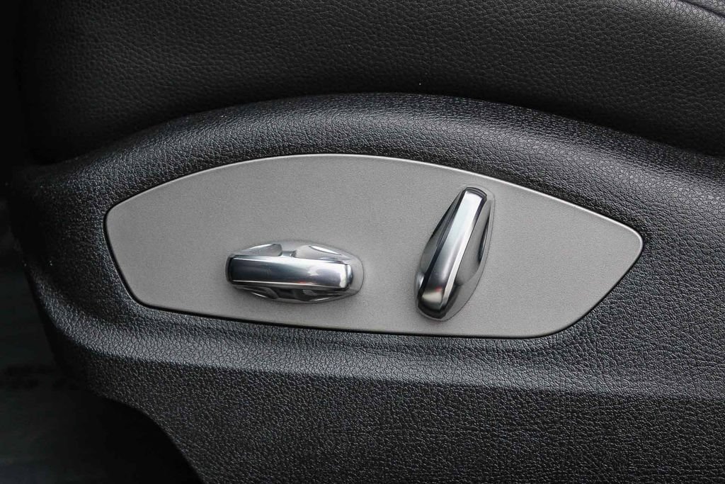 Used 2022 Porsche Macan AWD/4WD image 21