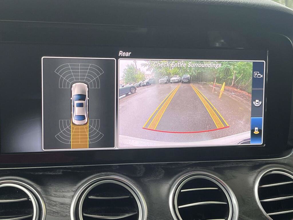Certified 2018 Mercedes-Benz E 300 4MATIC image 24