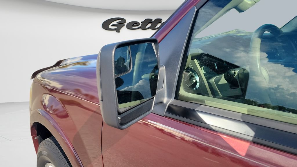 Used 2013 Ford Expedition XLT RWD image 24