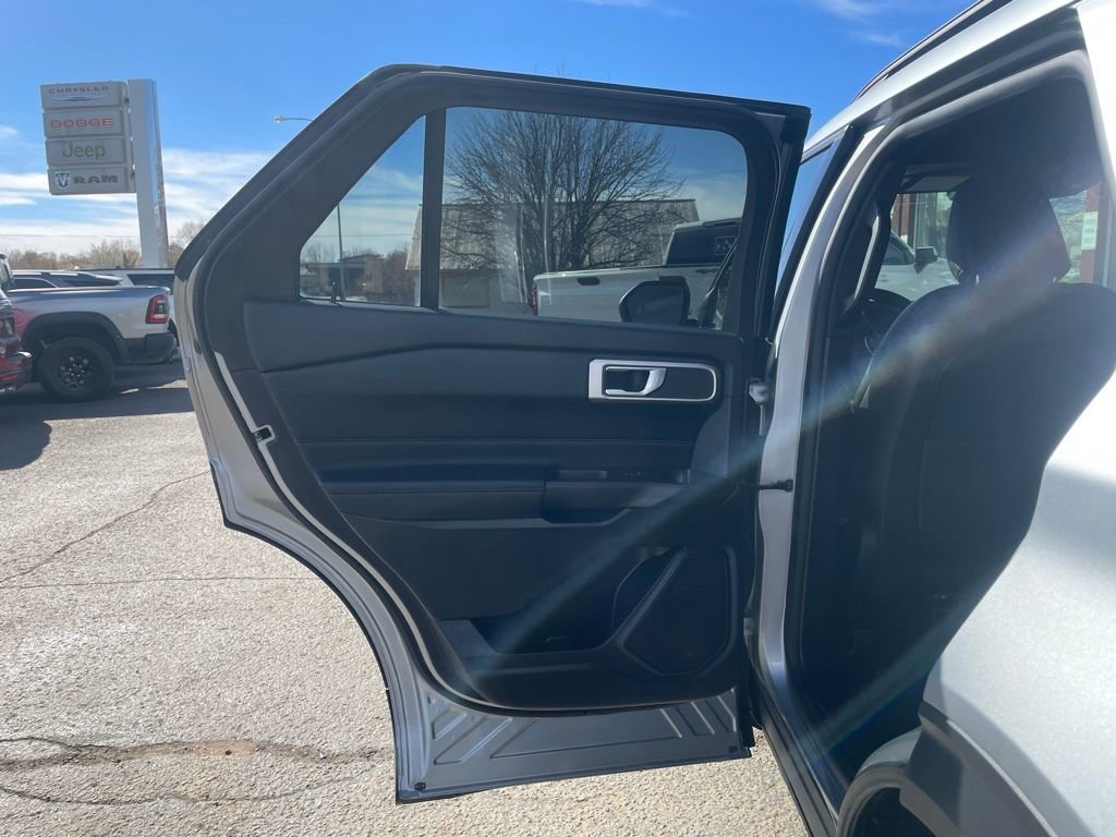 Used 2020 Ford Explorer XLT w/ Equipment Group 202A image 16