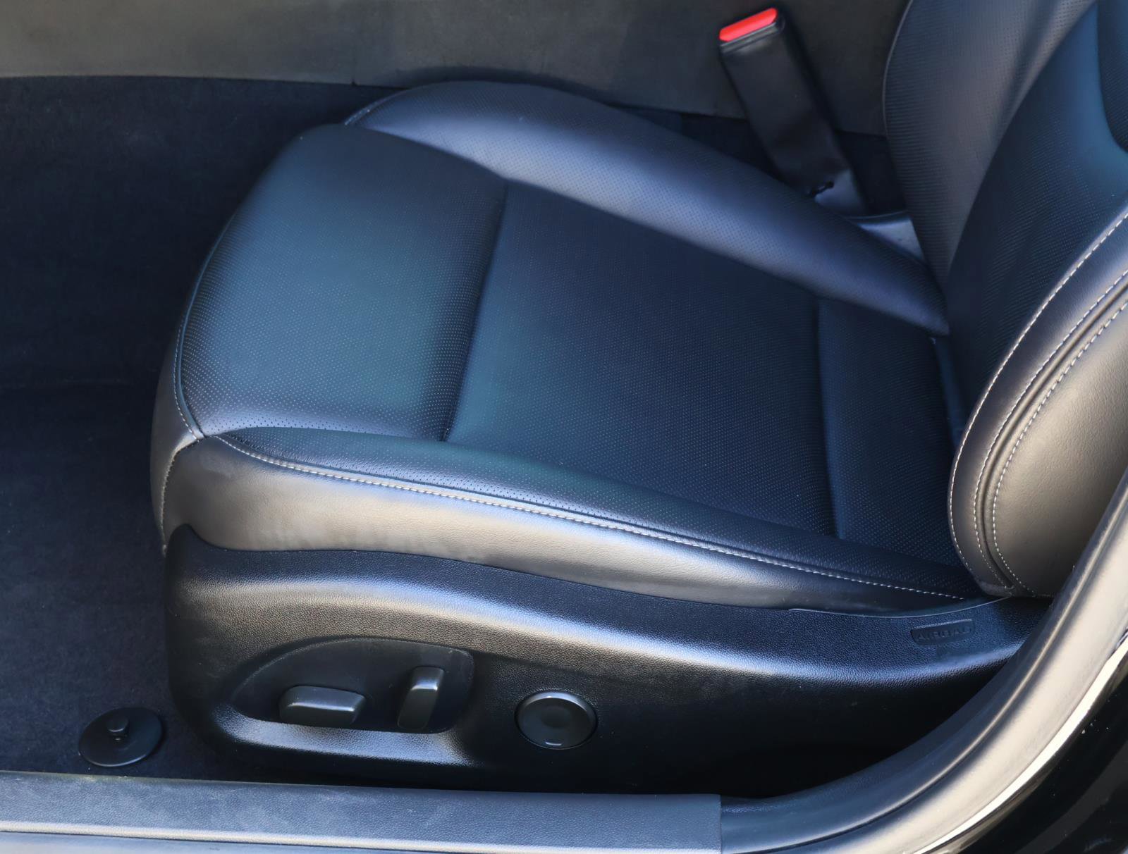 Used 2025 Cadillac CT4 Premium Luxury image 15