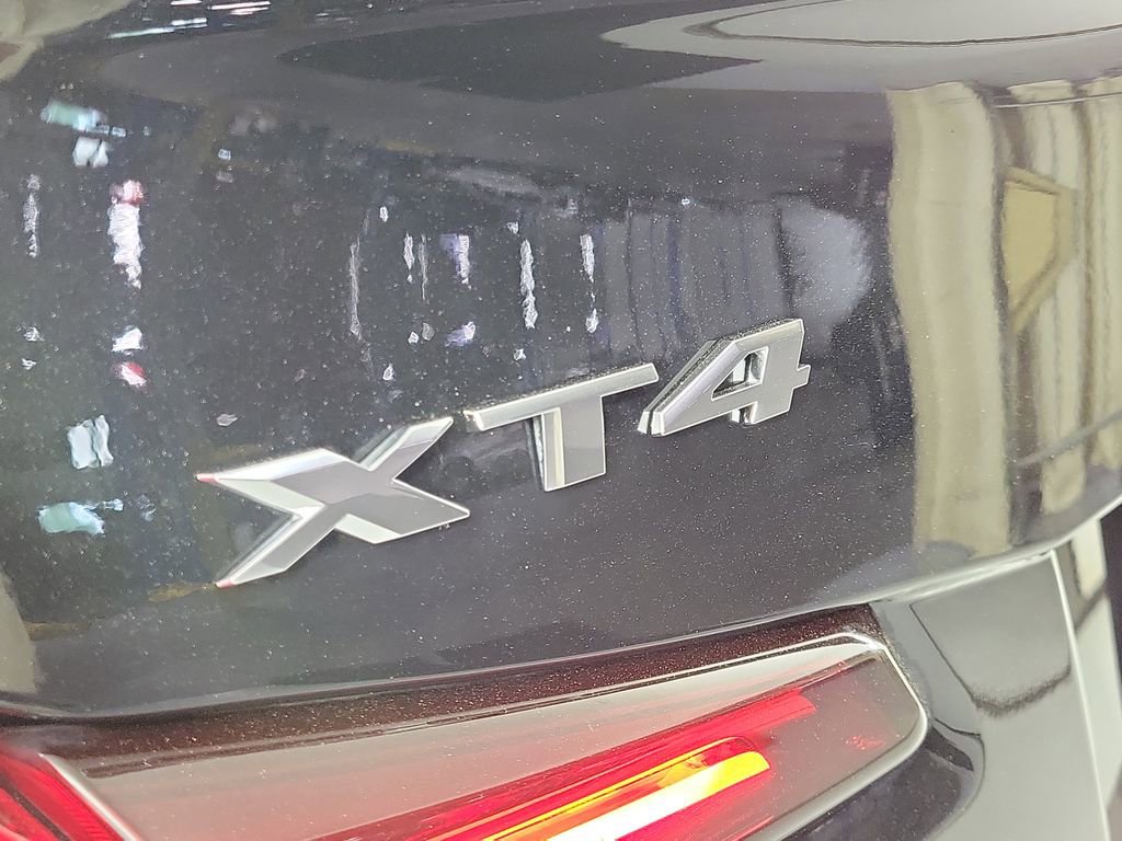 Used 2021 Cadillac XT4 Luxury w/ Cold Weather Package FWD image 6