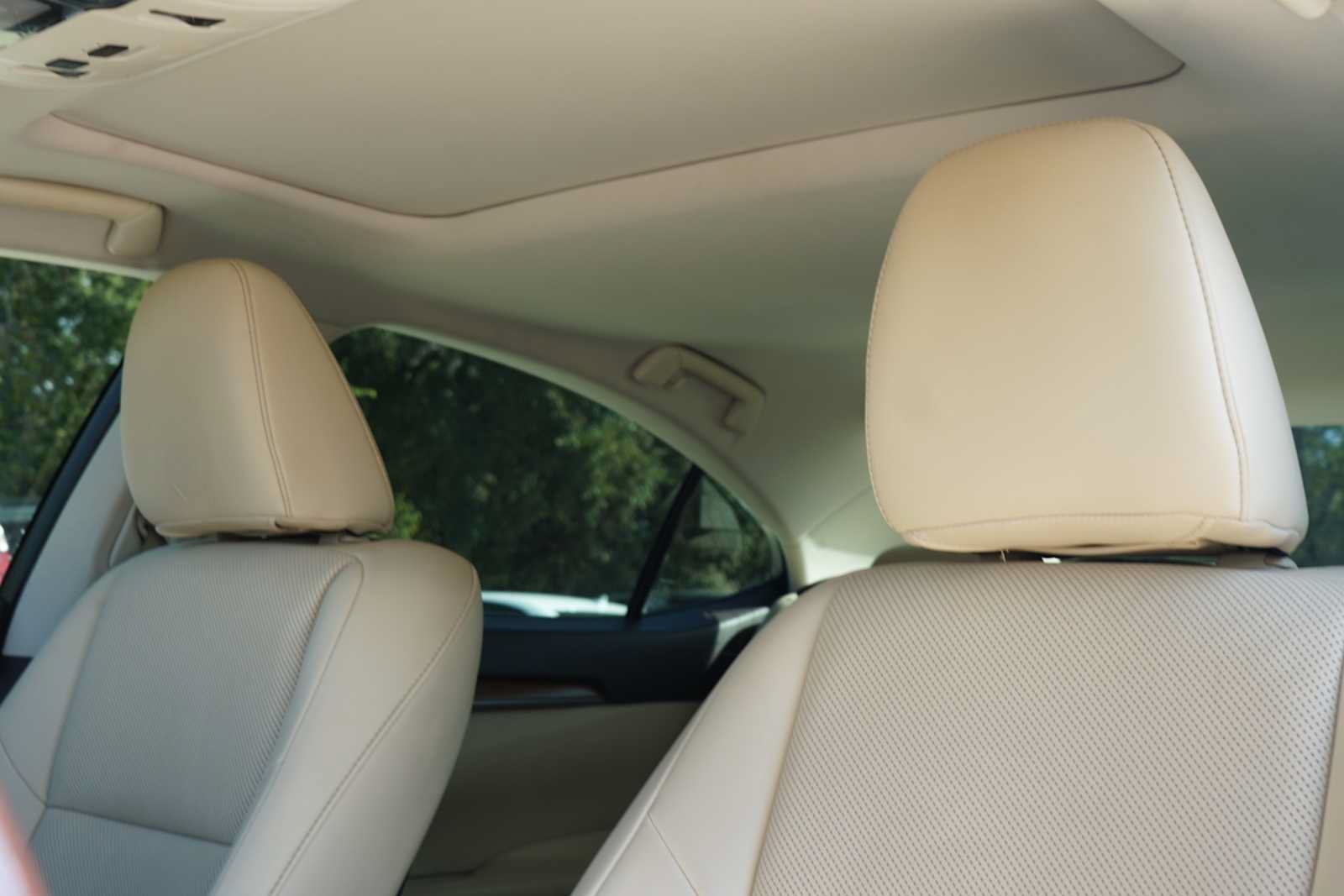 Used 2016 Lexus ES 300h w/ Premium Package w/Wood Trim FWD image 9