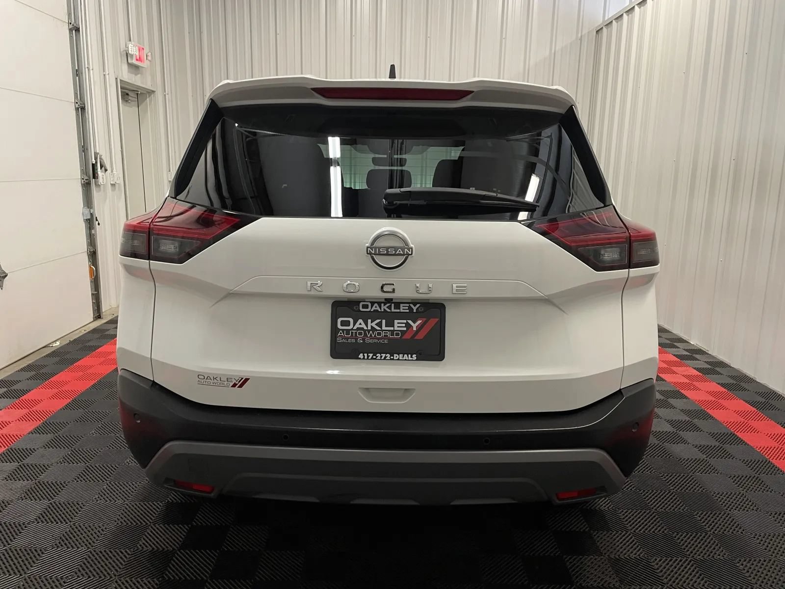 Used 2023 Nissan Rogue S FWD image 3