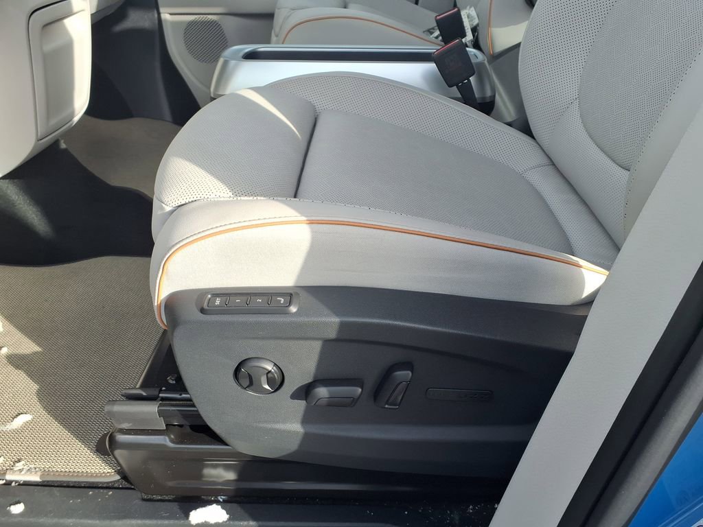 New 2025 Volkswagen ID. Buzz 1st Edition image 15