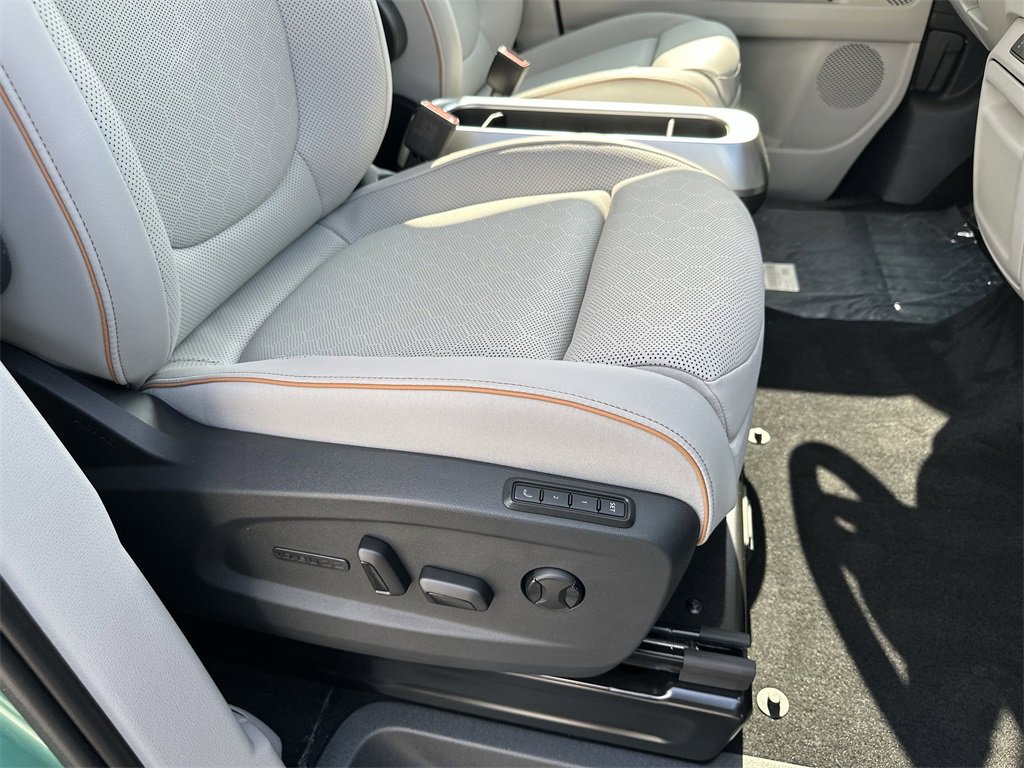 New 2025 Volkswagen ID. Buzz Pro S Plus image 32