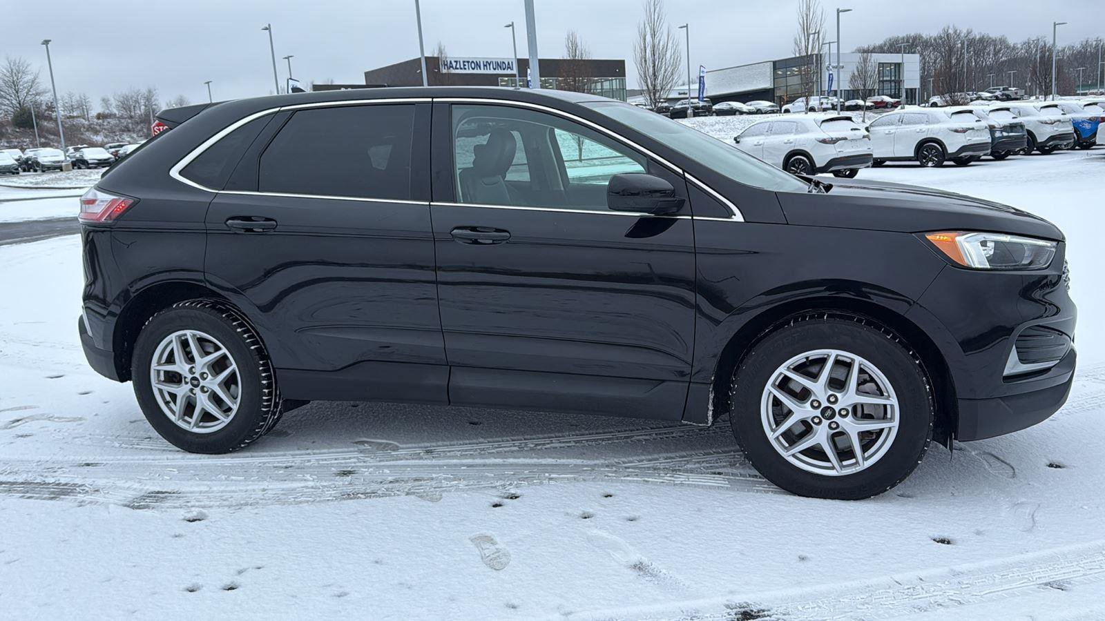 Used 2023 Ford Edge SEL image 3