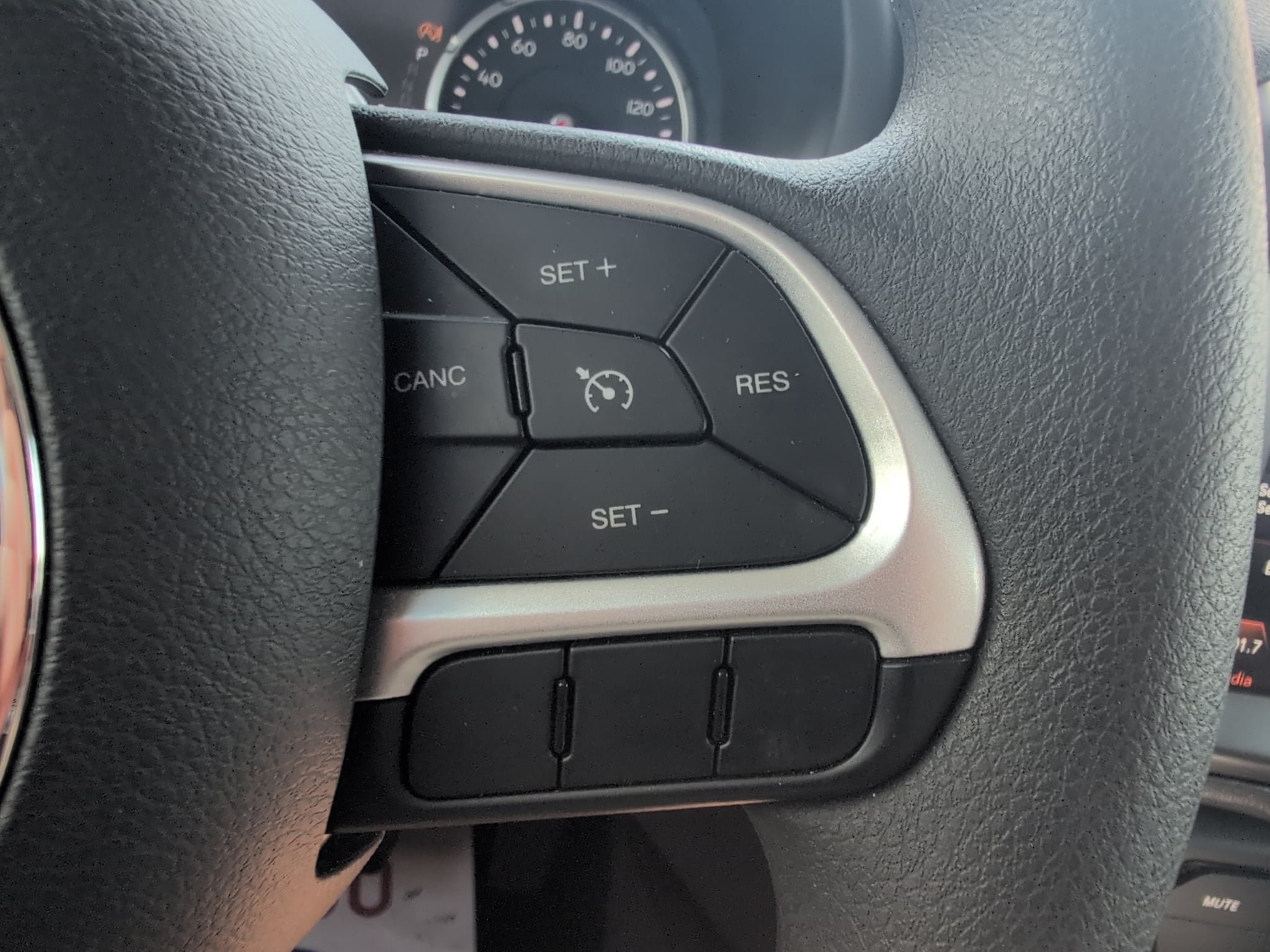 Used 2023 Jeep Renegade Latitude AWD/4WD image 19
