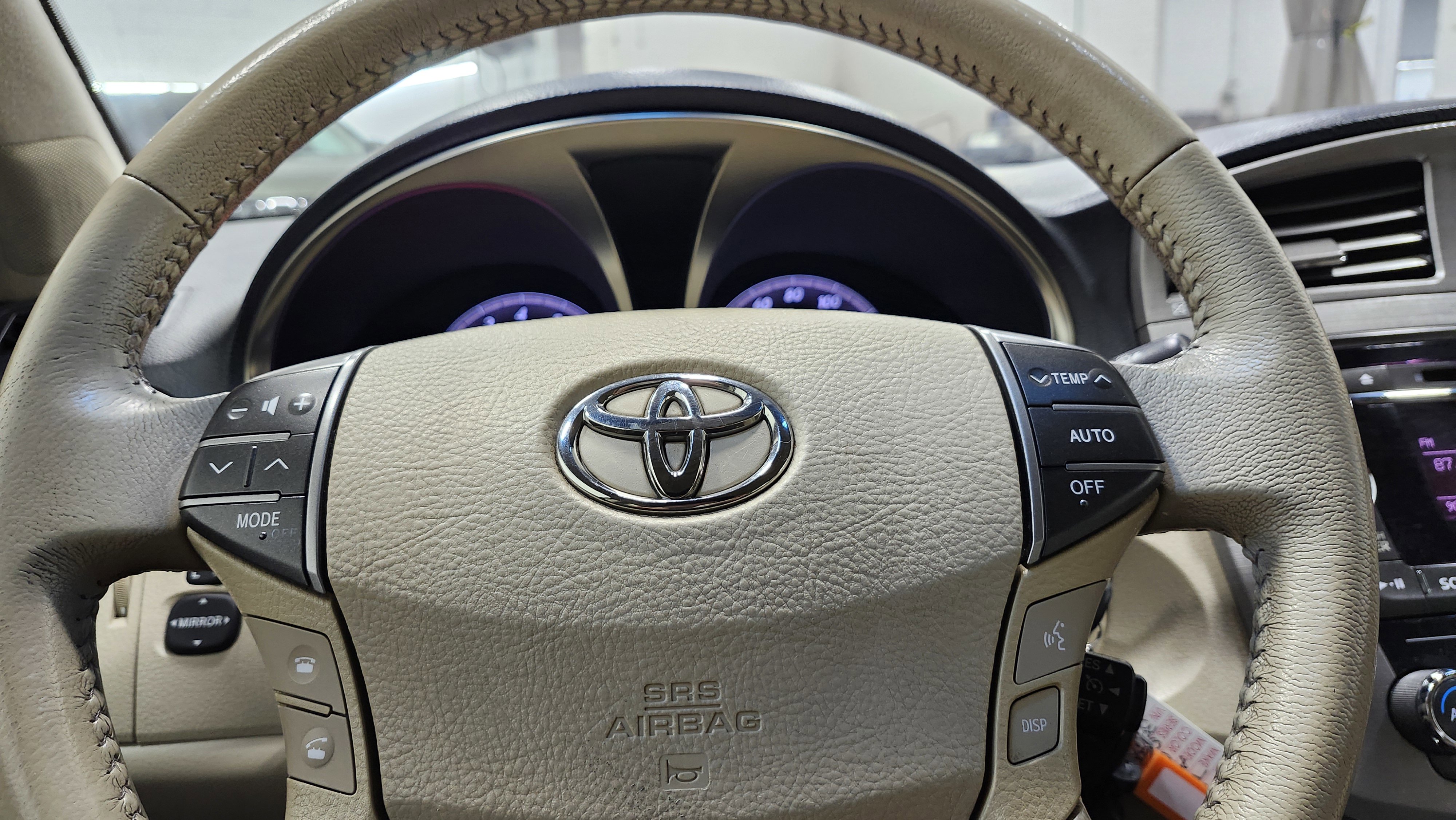 Used 2011 Toyota Avalon image 25