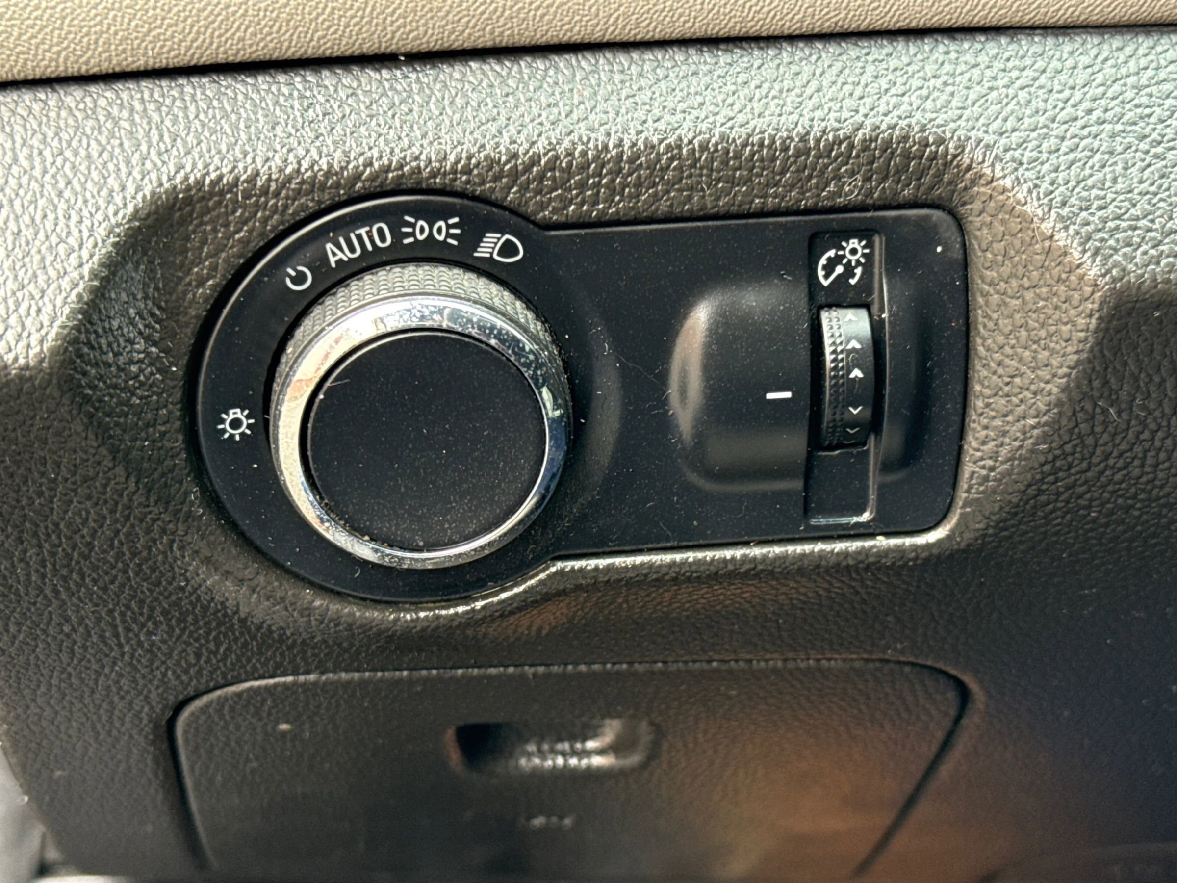 Used 2015 Chevrolet Cruze LT image 19