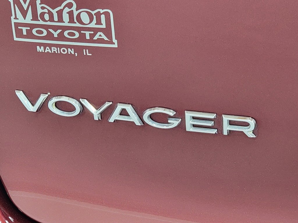 Used 2023 Chrysler Voyager LX FWD image 10