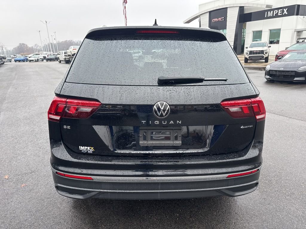 Used 2023 Volkswagen Tiguan SE w/ Panoramic Sunroof Package image 4