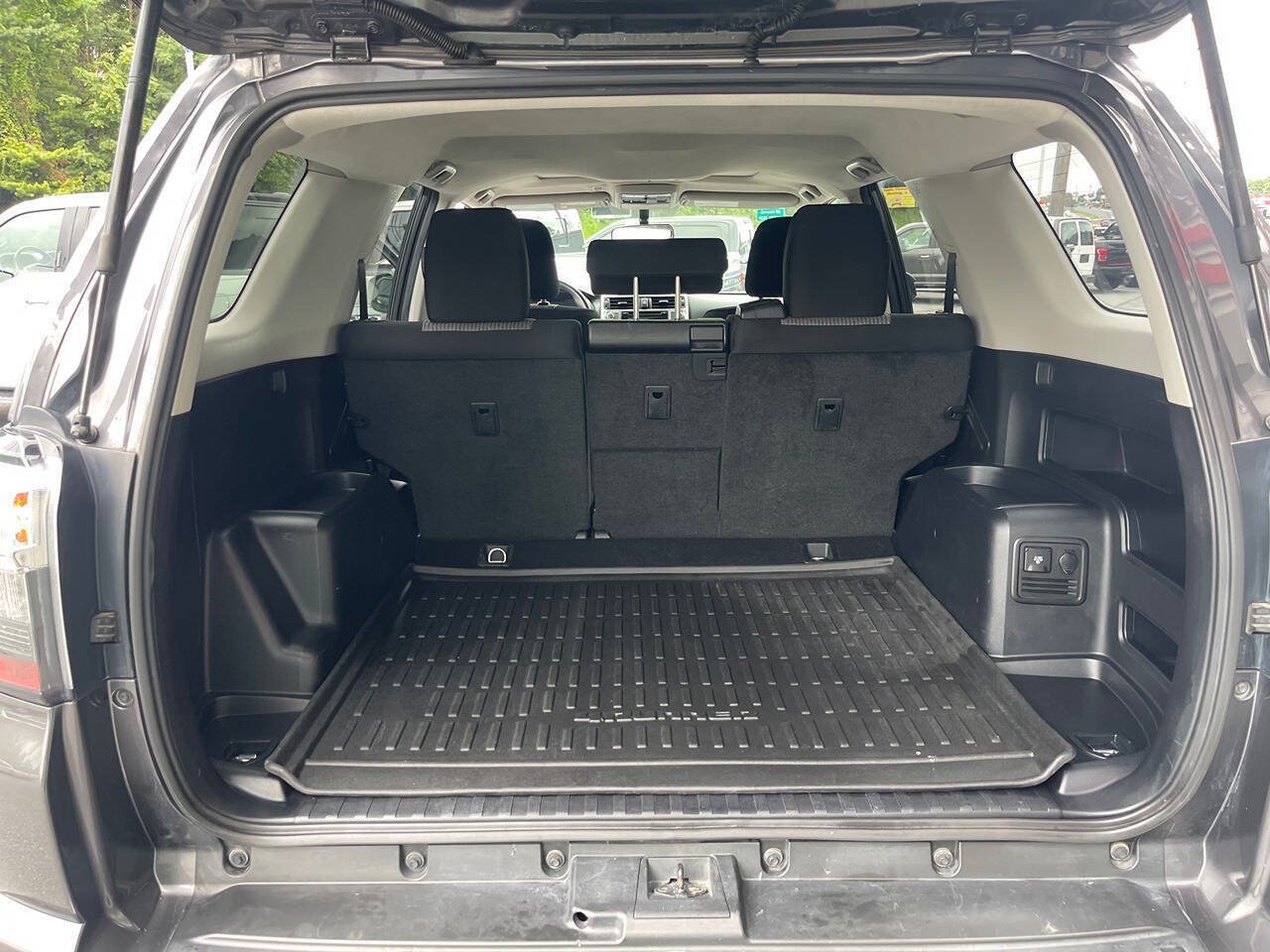 Used 2017 Toyota 4Runner SR5 AWD/4WD image 26