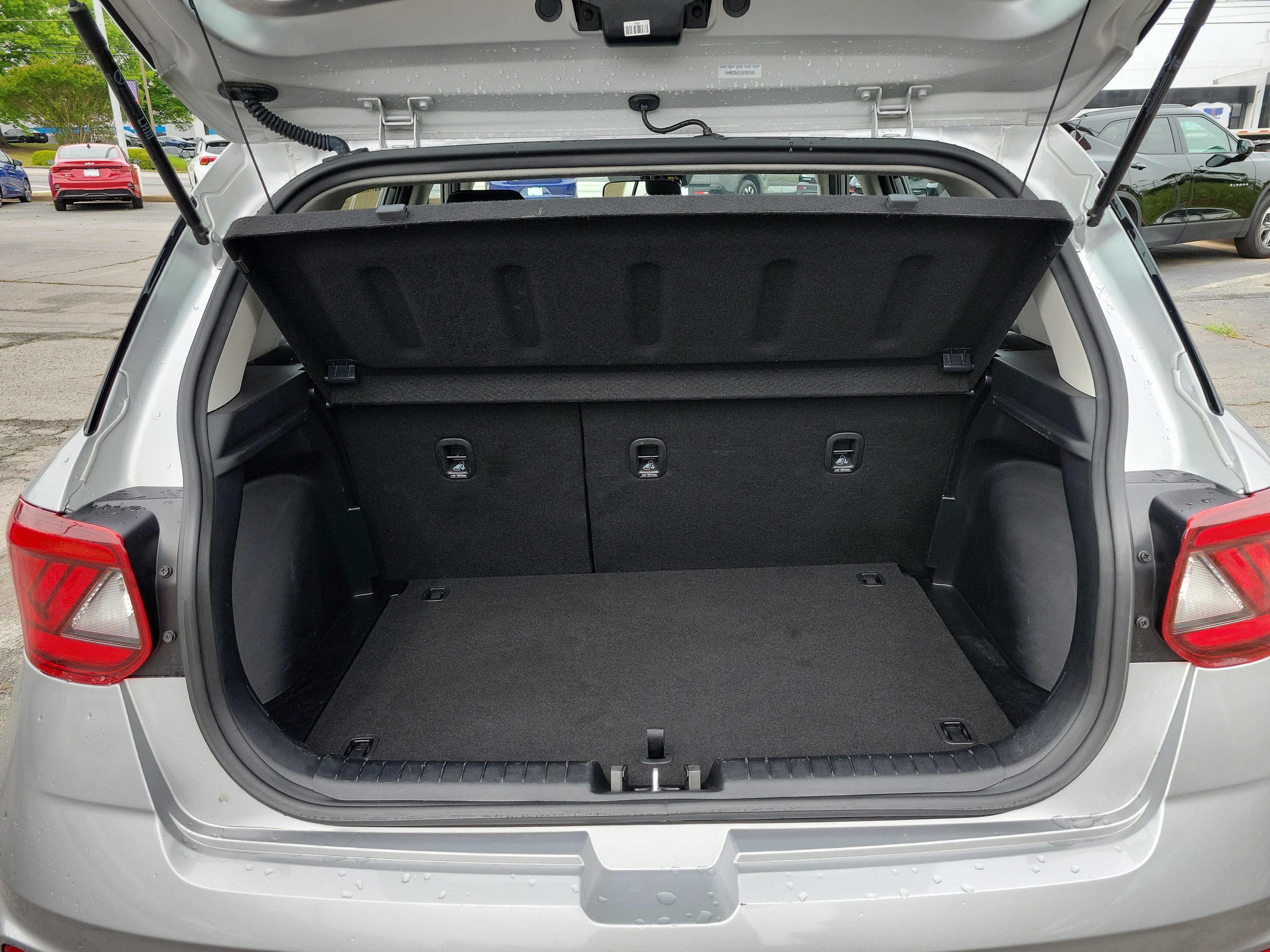 Used 2025 Hyundai Venue SEL FWD image 9