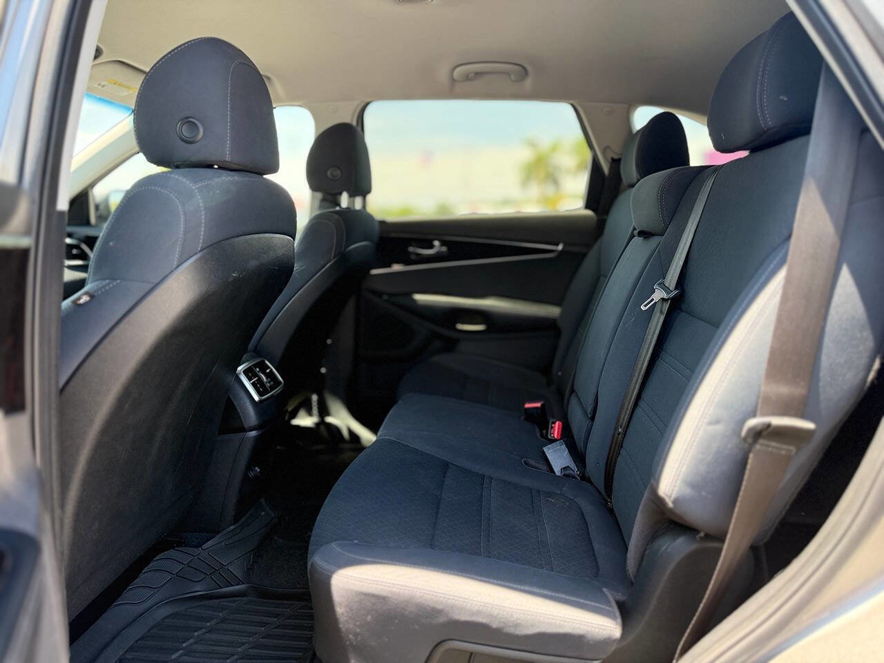 Used 2018 Kia Sorento L FWD image 16