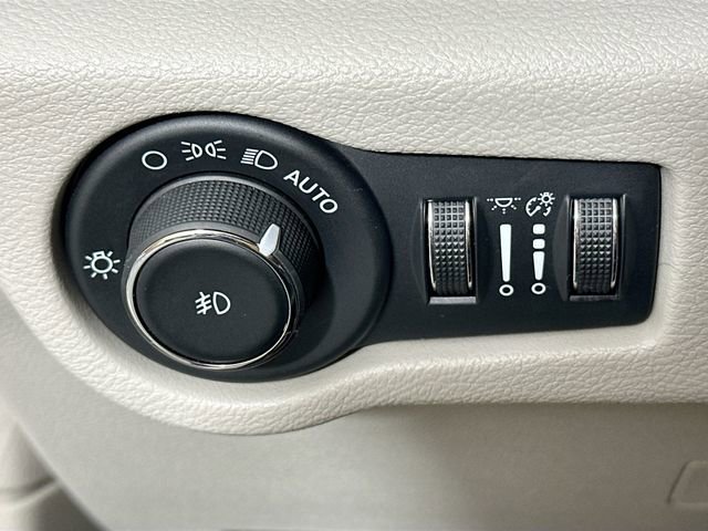 Used 2024 Chrysler Pacifica Touring-L image 24