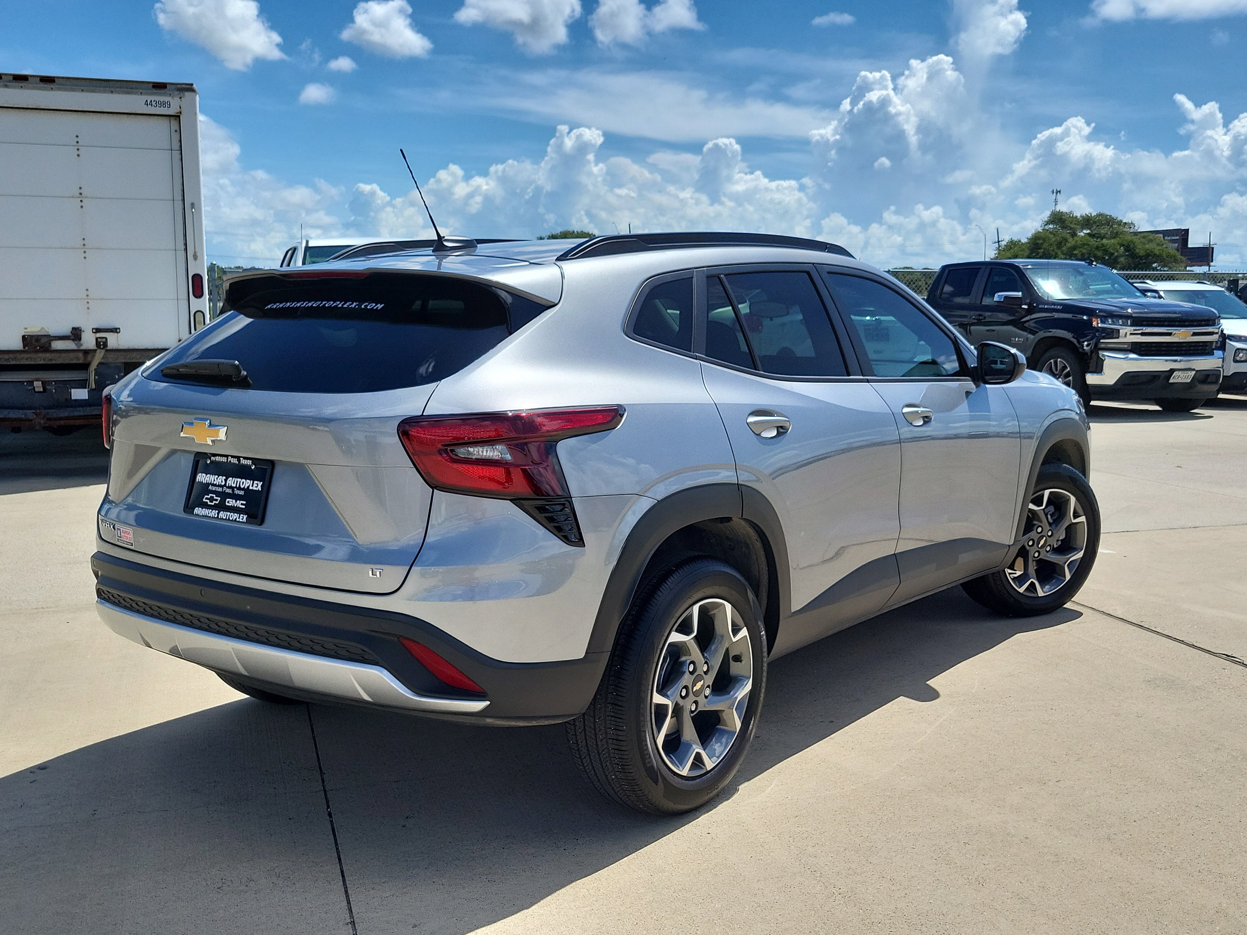 Used 2025 Chevrolet Trax LT w/ Driver Confidence Package image 5