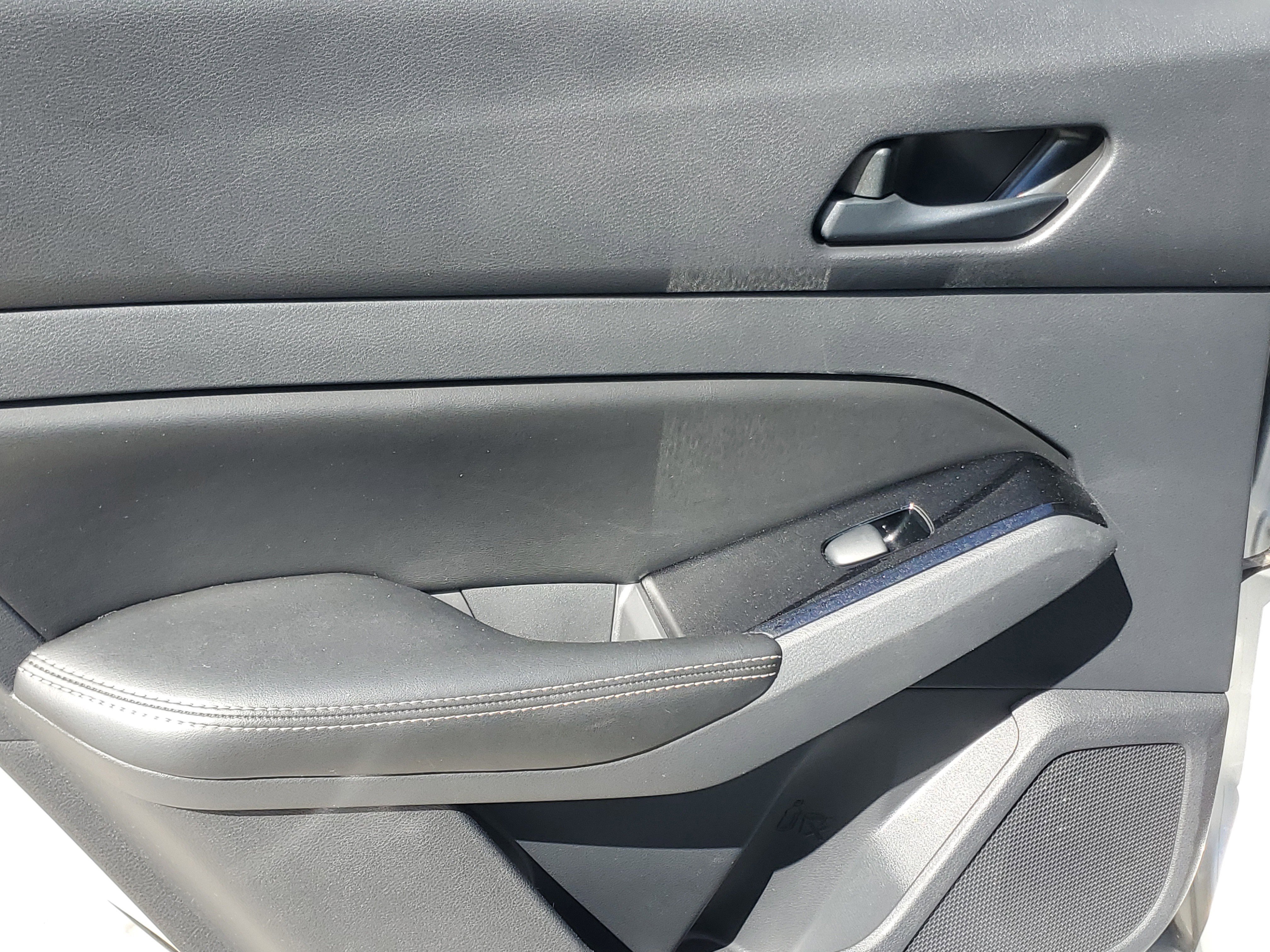Used 2023 Nissan Altima 2.5 SV FWD image 11
