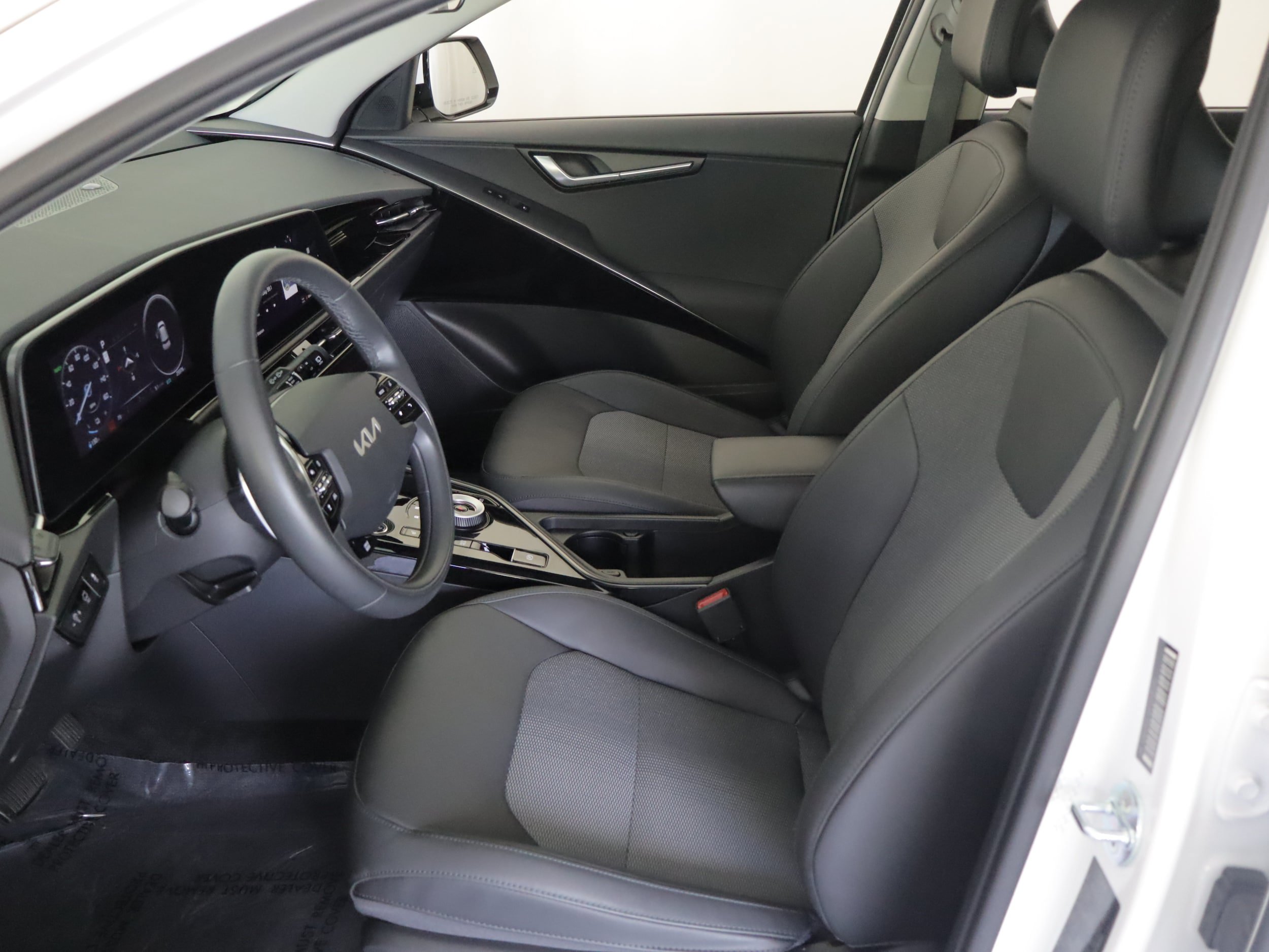 Used 2023 Kia Niro Wind w/ Wind Preserve Package FWD image 7