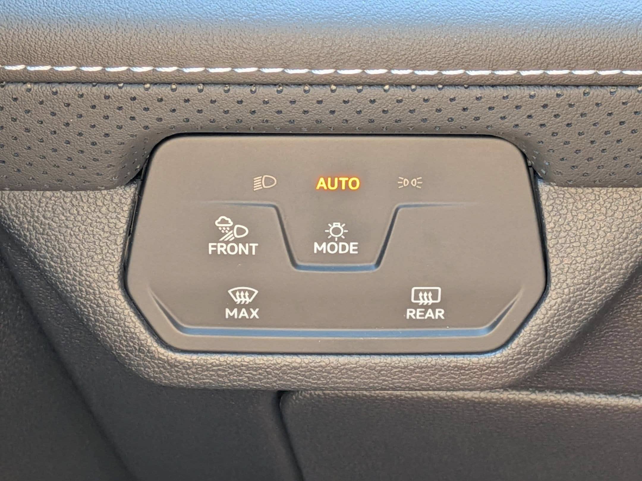 Used 2025 Volkswagen Atlas SE AWD/4WD image 18