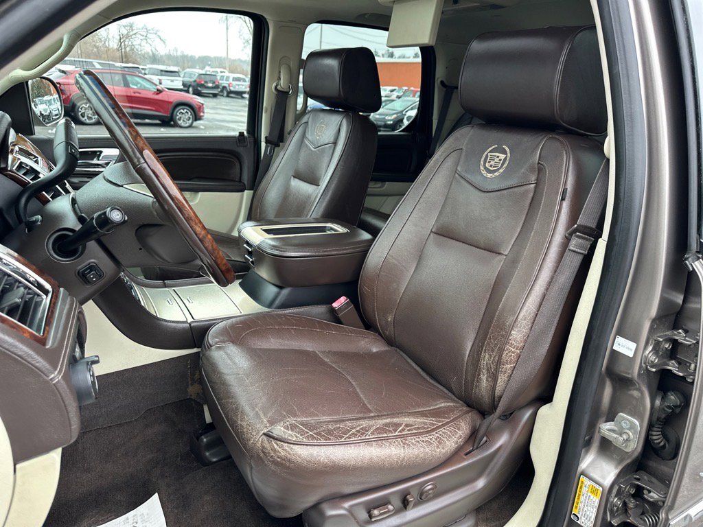 Used 2014 Cadillac Escalade Platinum image 16