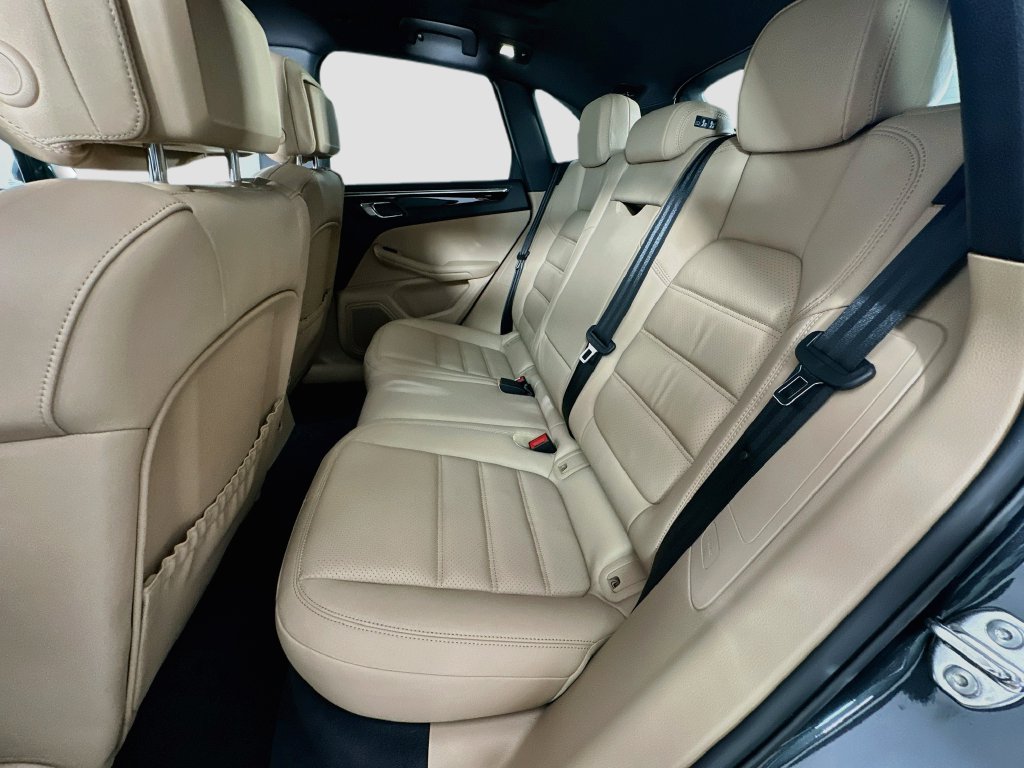 Certified 2026 Porsche Macan AWD/4WD image 24