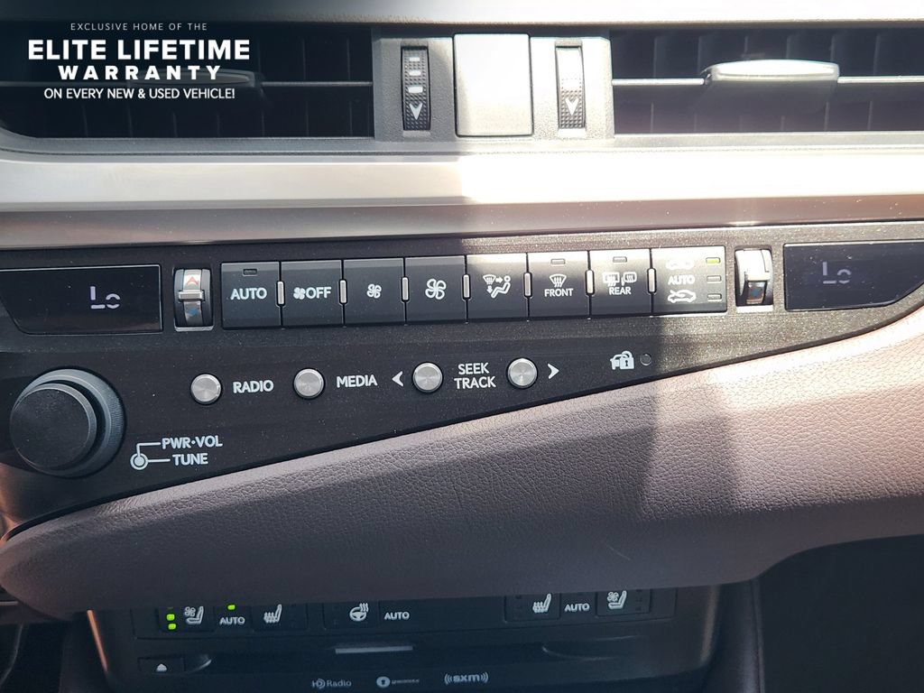 Used 2020 Lexus ES 300h w/ Premium Package FWD image 17