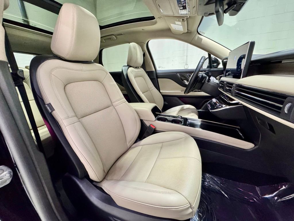 Used 2025 Lincoln Corsair Grand Touring image 27