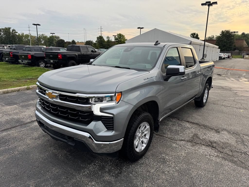 Used 2025 Chevrolet Silverado 1500 LT AWD/4WD image 3