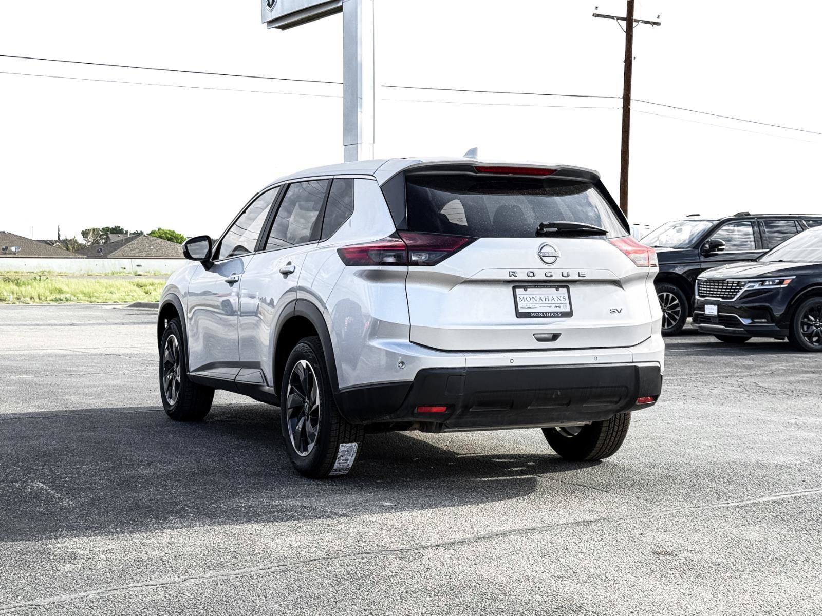 Used 2024 Nissan Rogue SV FWD image 12