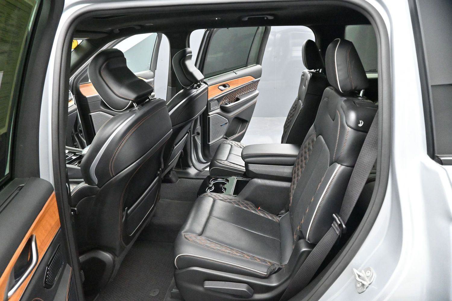 Used 2023 Jeep Grand Cherokee L Summit image 32