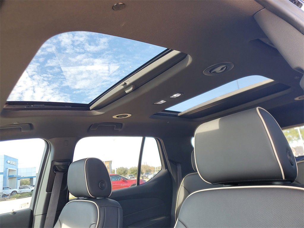 Used 2023 Chevrolet Traverse Premier w/ Redline Edition image 16