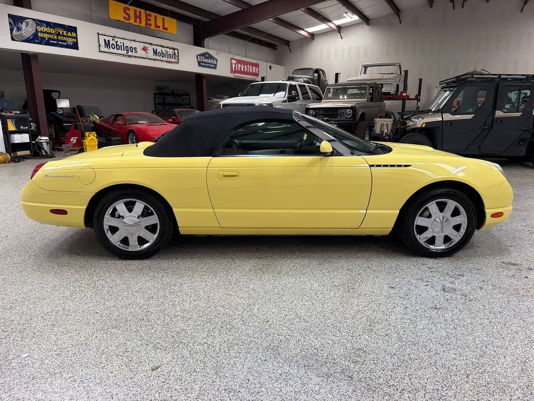 Used 2002 Ford Thunderbird RWD image 9