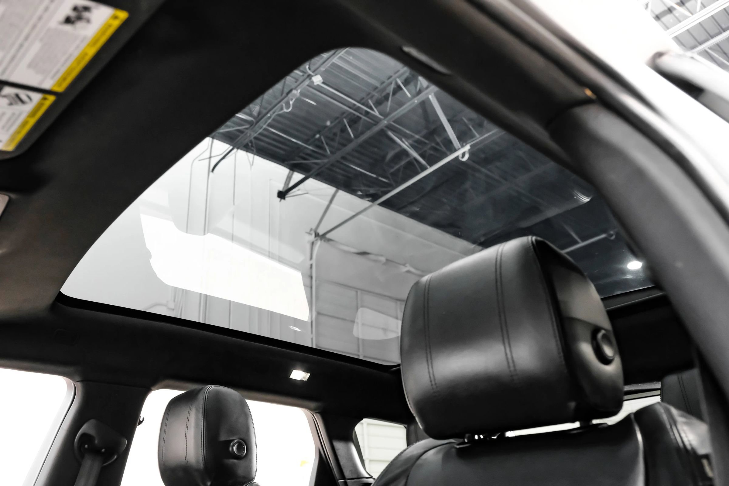 Used 2020 Land Rover Range Rover Evoque R-Dynamic SE image 36