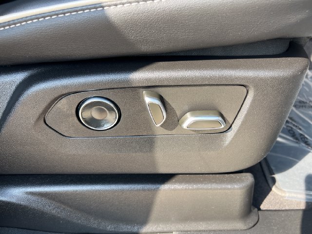 Certified 2025 Cadillac Escalade Premium Luxury AWD/4WD image 18