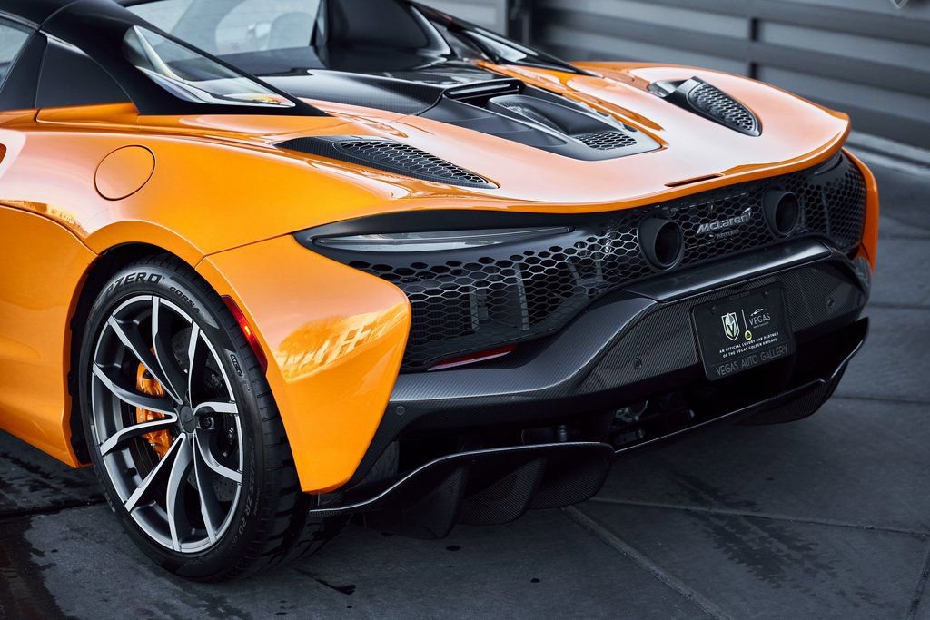 Used 2025 McLaren Artura Spider RWD image 18