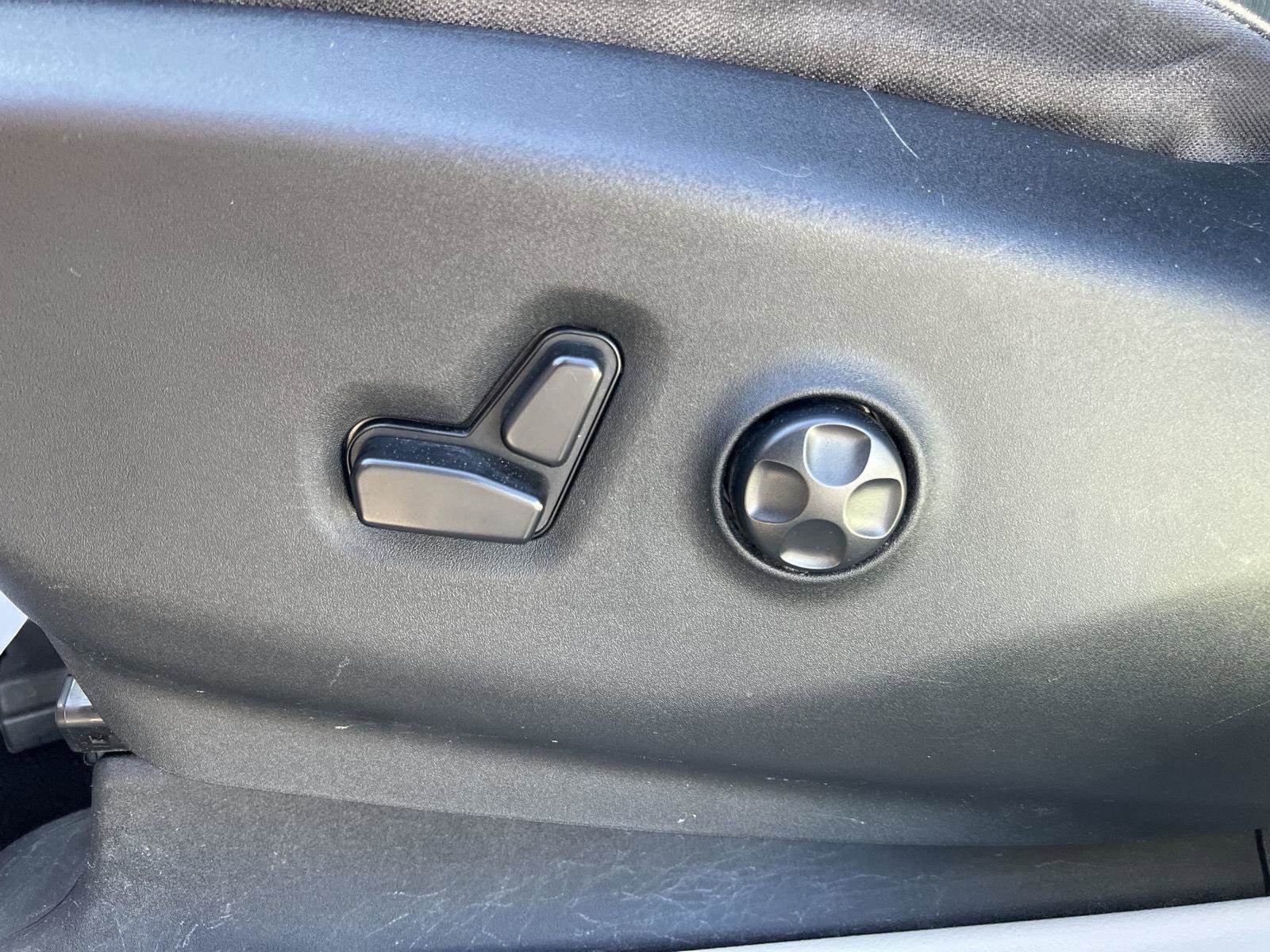 Used 2017 Chrysler Pacifica Touring image 15