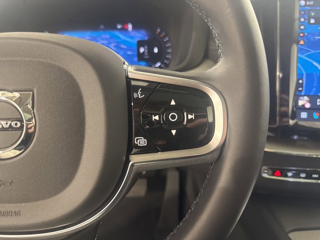 Used 2025 Volvo XC60 B5 Ultra w/ Climate Package image 10