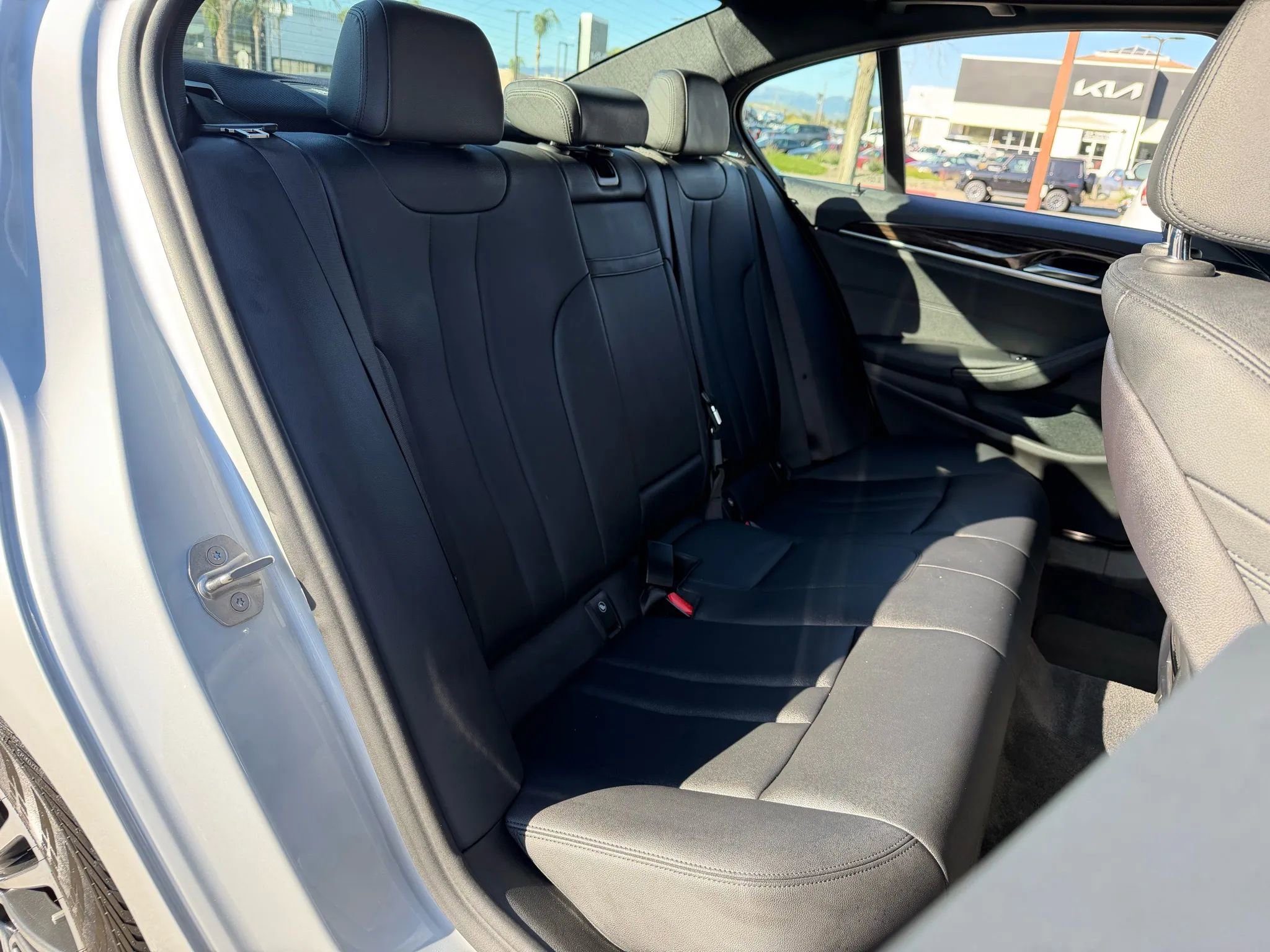 Used 2019 BMW 530e w/ Premium Package image 22