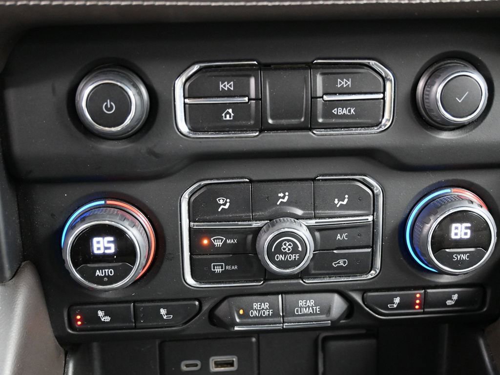 Used 2023 Chevrolet Suburban LT image 29